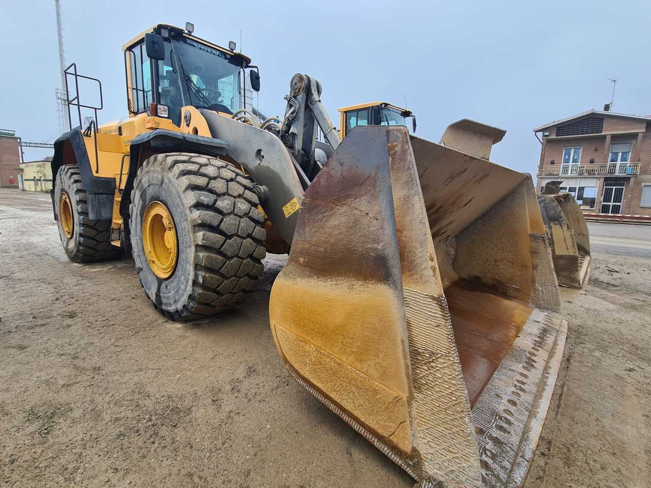 VOLVO L220G - اللودر بعجل: صورة 1 VOLVO L220G - اللودر بعجل: صورة 1