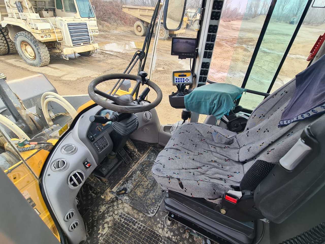 VOLVO L220G - اللودر بعجل: صورة 4 VOLVO L220G - اللودر بعجل: صورة 4