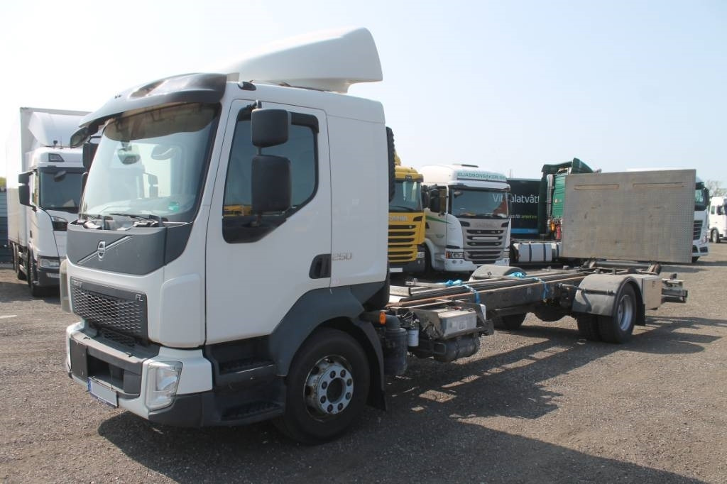 Volvo FL250 4x2 Serie 4536 Euro 6 - شاحنة بهيكل معدني للمقصورة: صورة 1 Volvo FL250 4x2 Serie 4536 Euro 6 - شاحنة بهيكل معدني للمقصورة: صورة 1