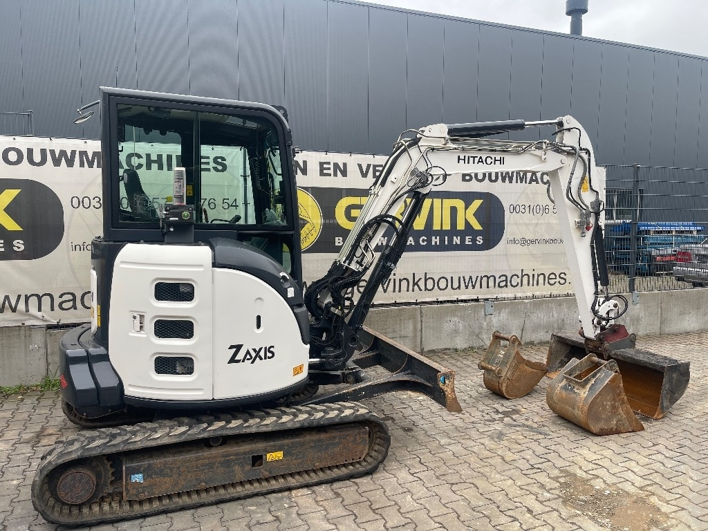 Hitachi ZX 38 U-6 - حفار صغير: صورة 1 Hitachi ZX 38 U-6 - حفار صغير: صورة 1