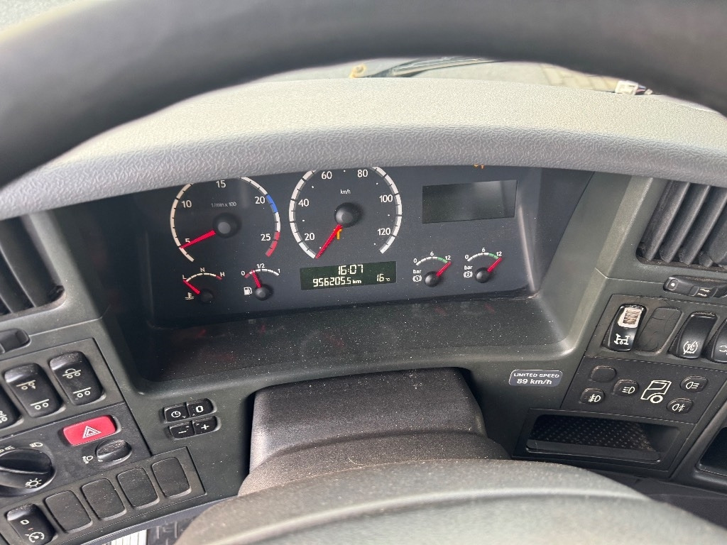 شاحنة صندوقية Scania P 340: صورة 32