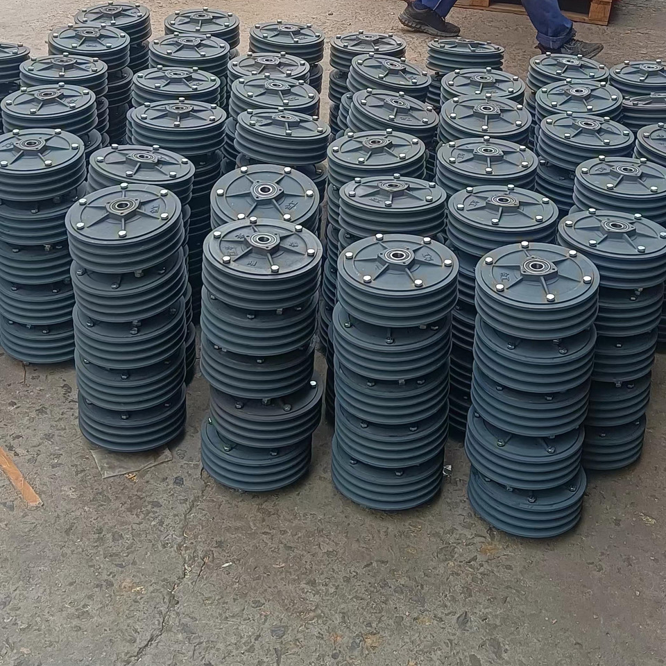 Qingdao Promising 220mm 3 Rib Pulley Clutch Assembly for FLAND FL45 Wheel Loader - القابض و قطع الغيار - اللودر بعجل: صورة 1 Qingdao Promising 220mm 3 Rib Pulley Clutch Assembly for FLAND FL45 Wheel Loader - القابض و قطع الغيار - اللودر بعجل: صورة 1