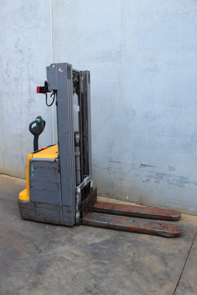 Jungheinrich EJC 214 430 DZ - آلة تكديس: صورة 4 Jungheinrich EJC 214 430 DZ - آلة تكديس: صورة 4