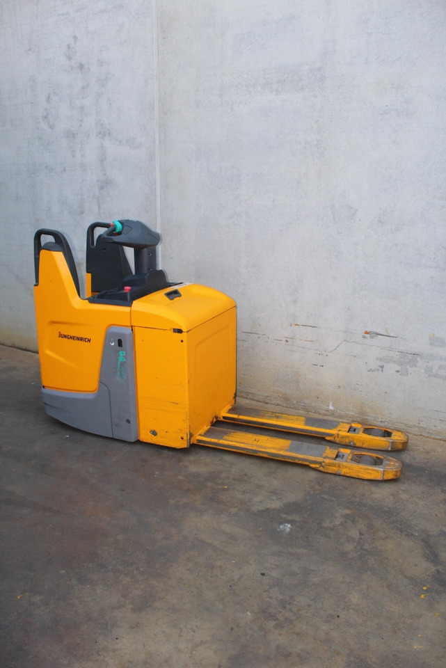 Jungheinrich ERE 120 LI-ION - شاحنة نقل الطبالي: صورة 4 Jungheinrich ERE 120 LI-ION - شاحنة نقل الطبالي: صورة 4