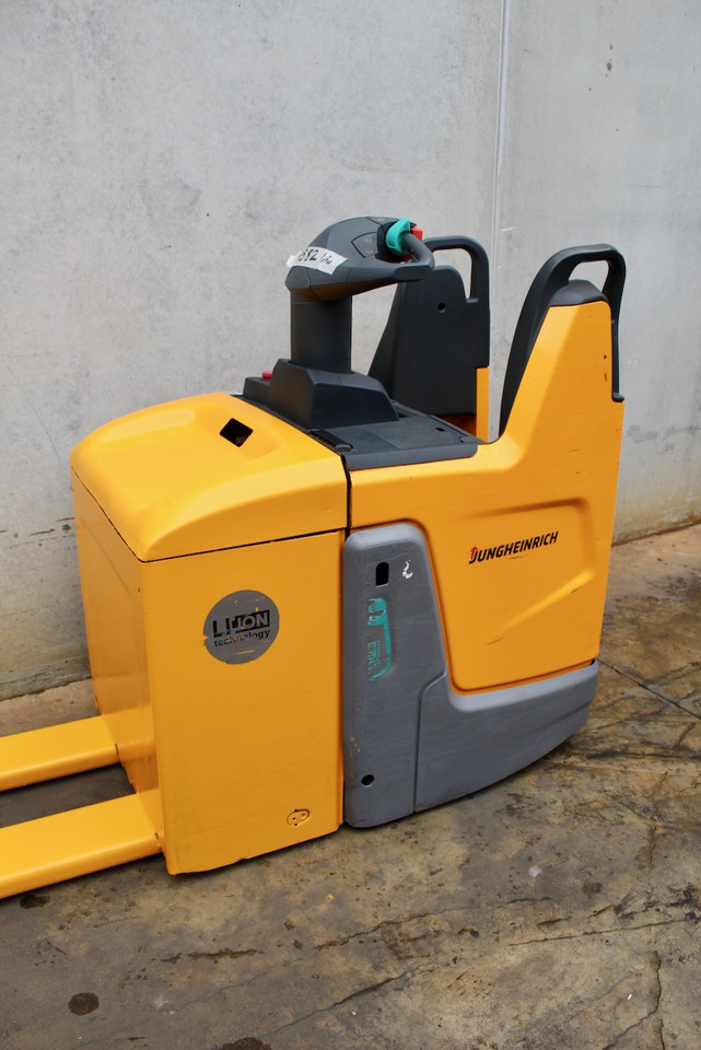 Jungheinrich ERE 125 LI-ION - شاحنة نقل الطبالي: صورة 2 Jungheinrich ERE 125 LI-ION - شاحنة نقل الطبالي: صورة 2