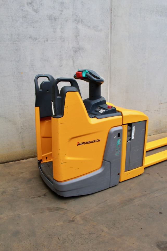 Jungheinrich ERE 125 LI-ION - شاحنة نقل الطبالي: صورة 4 Jungheinrich ERE 125 LI-ION - شاحنة نقل الطبالي: صورة 4