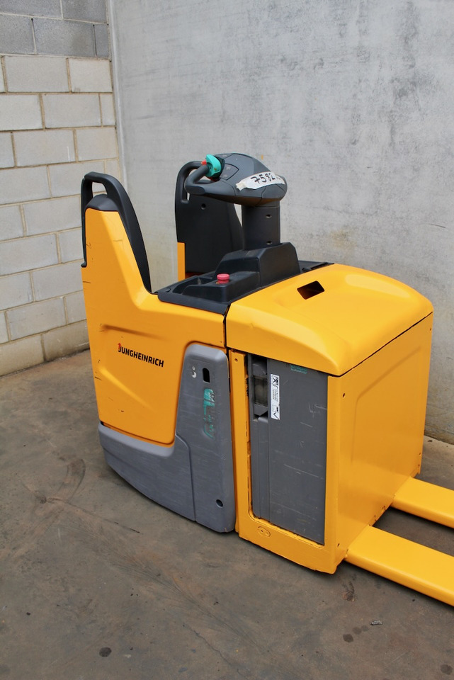 Jungheinrich ERE 125 LI-ION - شاحنة نقل الطبالي: صورة 3 Jungheinrich ERE 125 LI-ION - شاحنة نقل الطبالي: صورة 3
