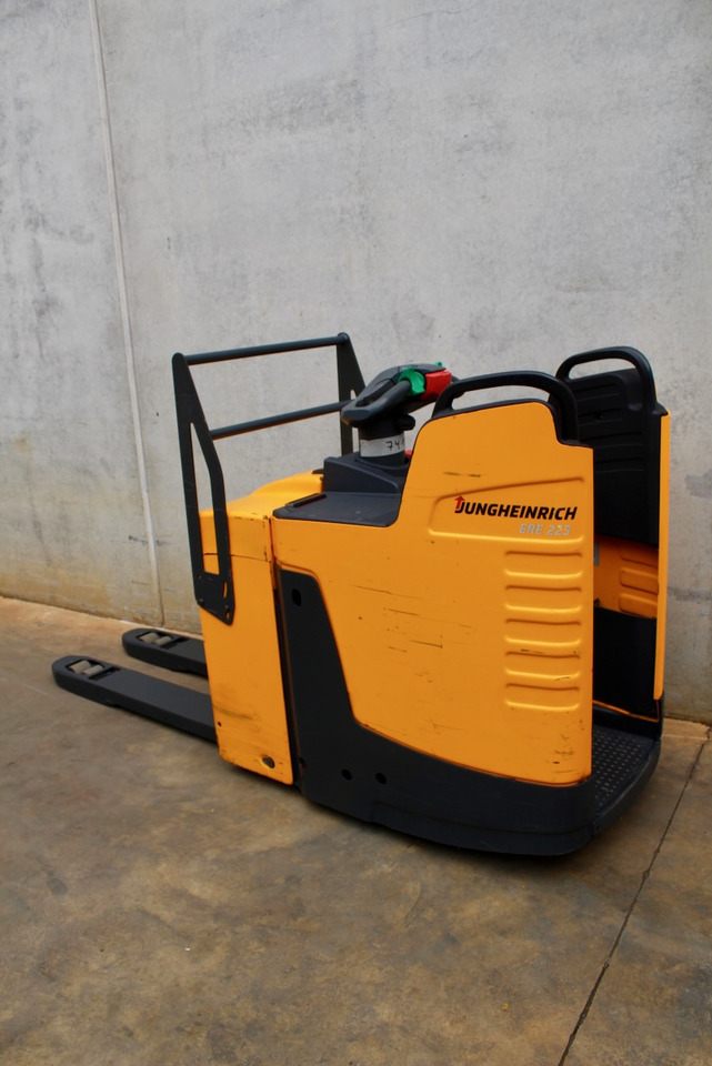 Jungheinrich ERE 225 - شاحنة نقل الطبالي: صورة 1 Jungheinrich ERE 225 - شاحنة نقل الطبالي: صورة 1