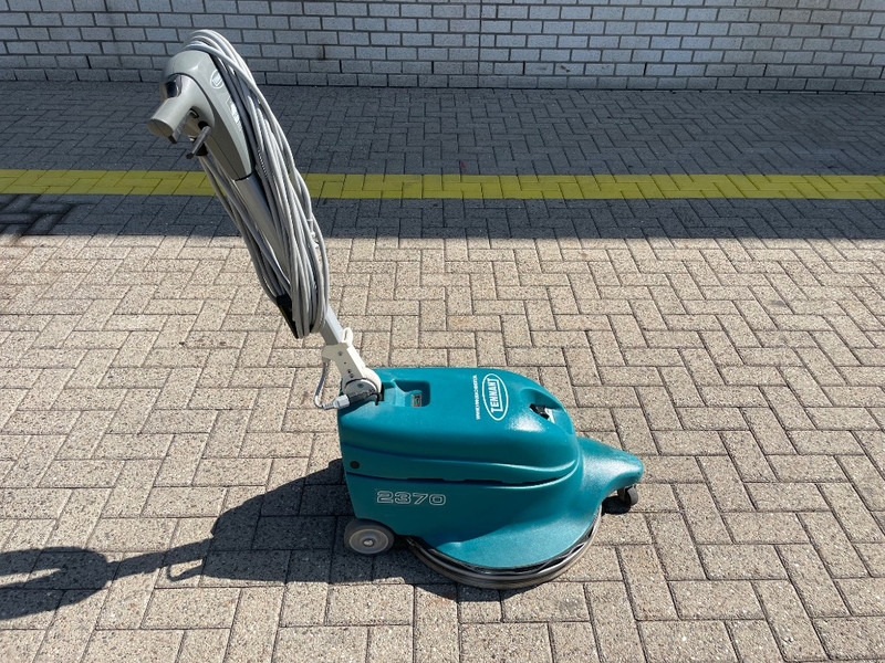 TENNANT 2370 - سياره كنس شوارع: صورة 1 TENNANT 2370 - سياره كنس شوارع: صورة 1