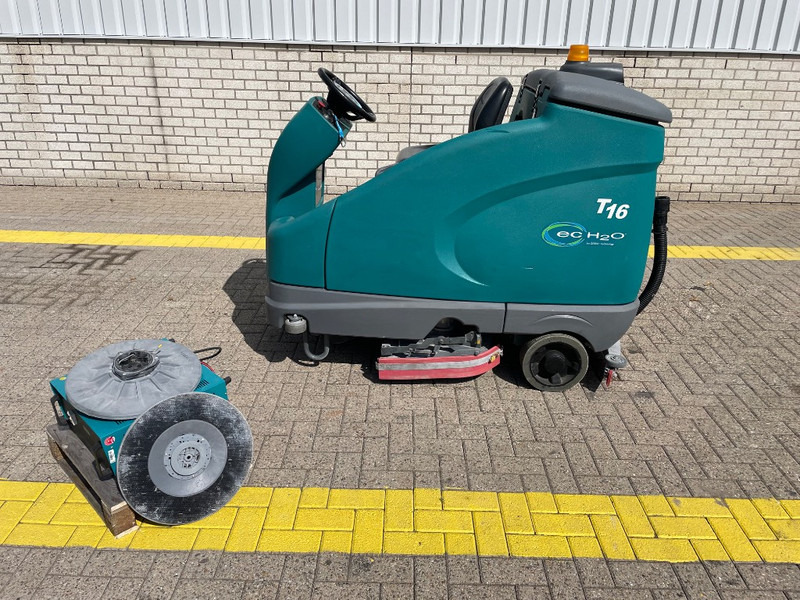 TENNANT T 16 - سياره كنس شوارع: صورة 2 TENNANT T 16 - سياره كنس شوارع: صورة 2