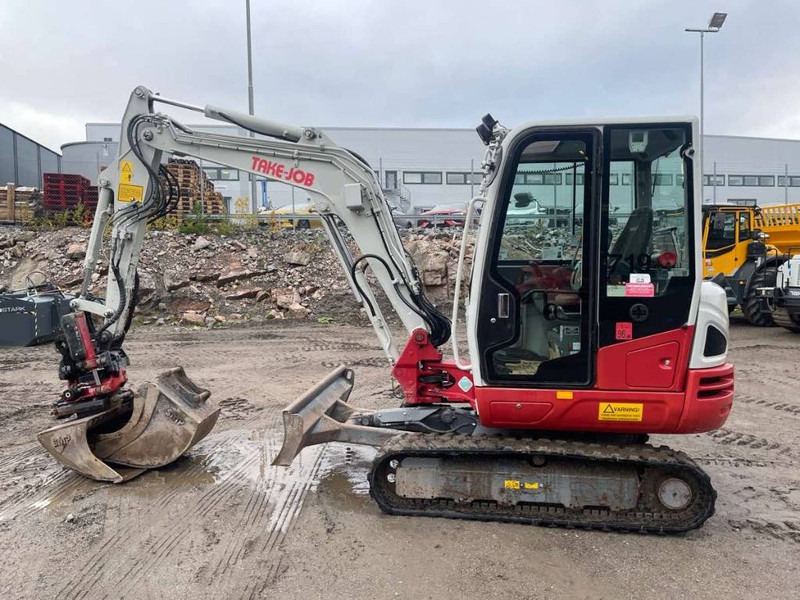 Takeuchi TB 240 - حفار صغير: صورة 1 Takeuchi TB 240 - حفار صغير: صورة 1
