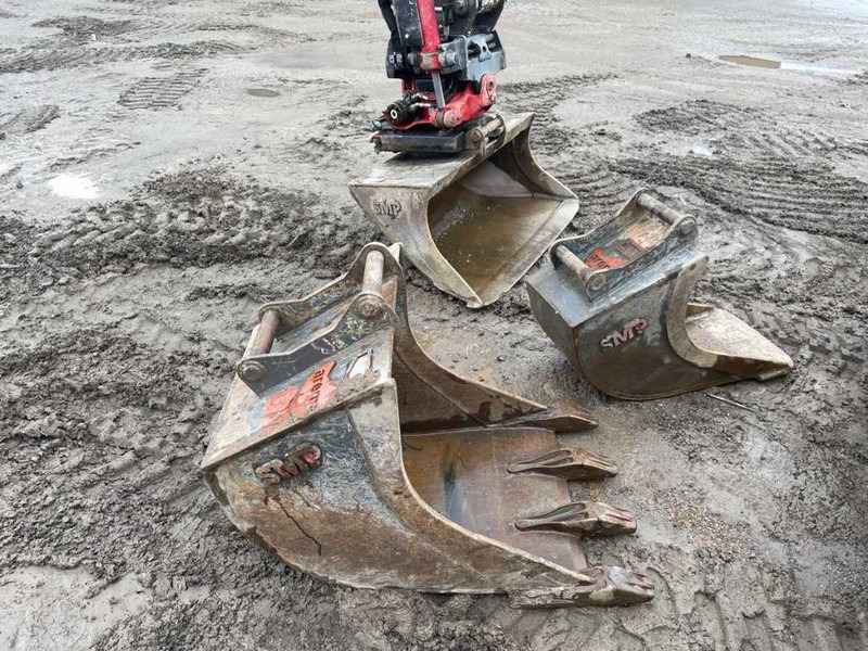 حفار صغير Takeuchi TB 240: صورة 6