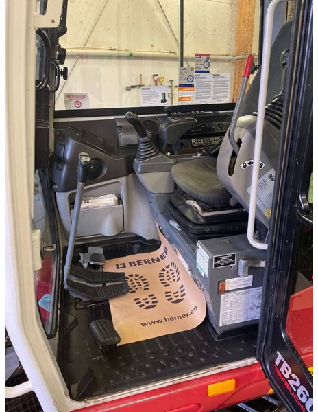 Takeuchi TB 240 - حفار صغير: صورة 5 Takeuchi TB 240 - حفار صغير: صورة 5