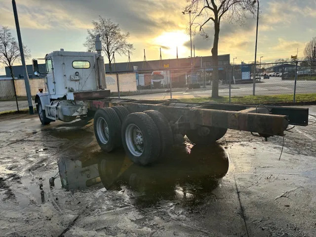 Freightliner 3 AXLE RIGID 6x4 chassis cabine - شاحنة بهيكل معدني للمقصورة: صورة 3 Freightliner 3 AXLE RIGID 6x4 chassis cabine - شاحنة بهيكل معدني للمقصورة: صورة 3