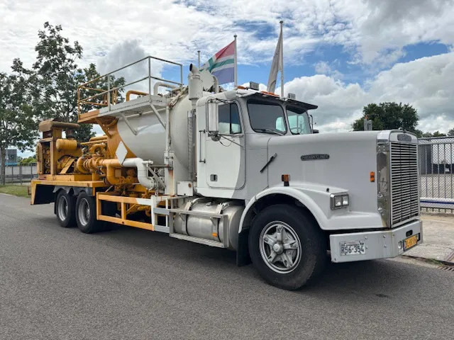 Freightliner 3 AXLE RIGID 6x4 chassis cabine - شاحنة بهيكل معدني للمقصورة: صورة 4 Freightliner 3 AXLE RIGID 6x4 chassis cabine - شاحنة بهيكل معدني للمقصورة: صورة 4