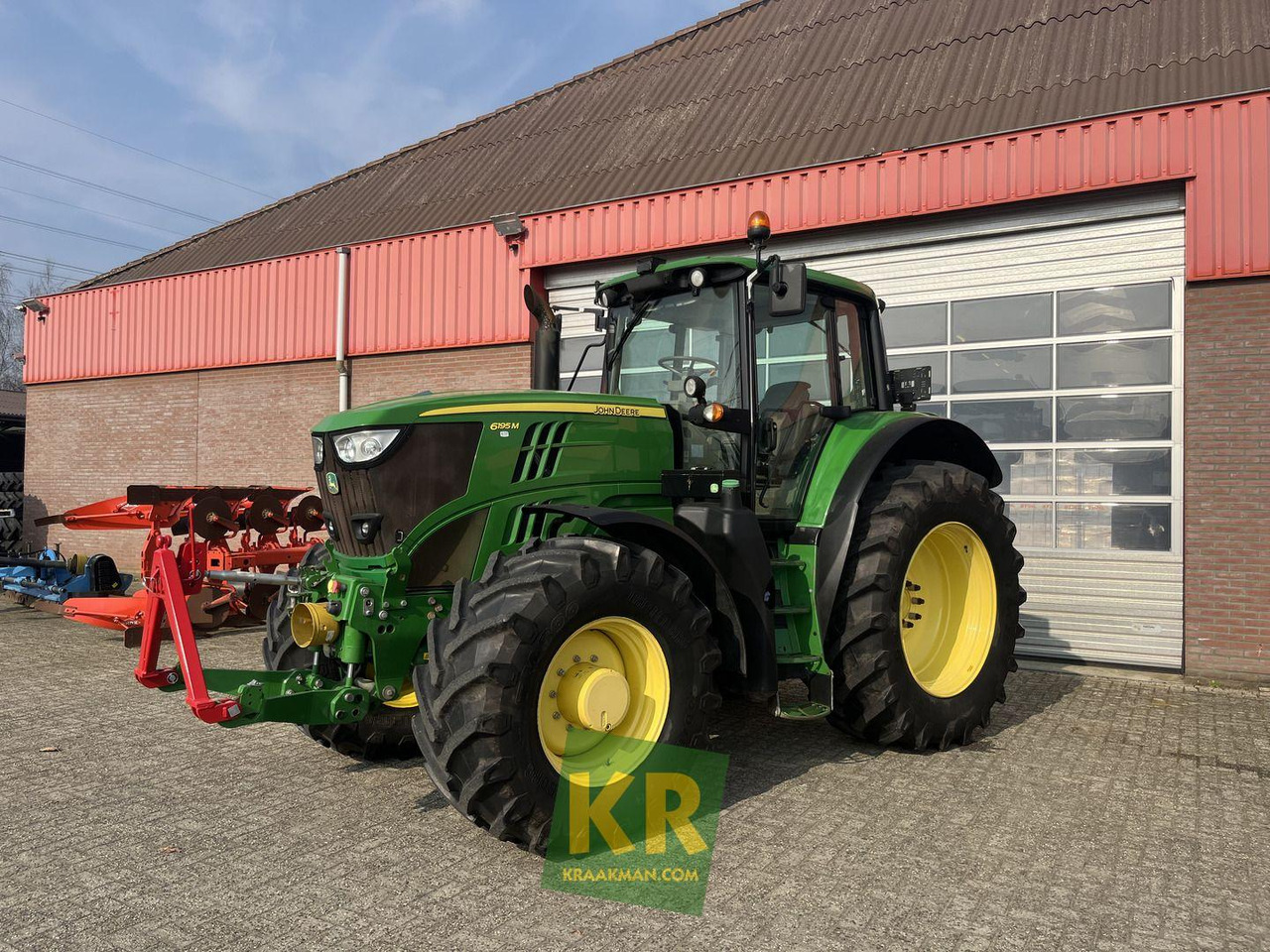 6195M John Deere - جرار: صورة 1 6195M John Deere - جرار: صورة 1