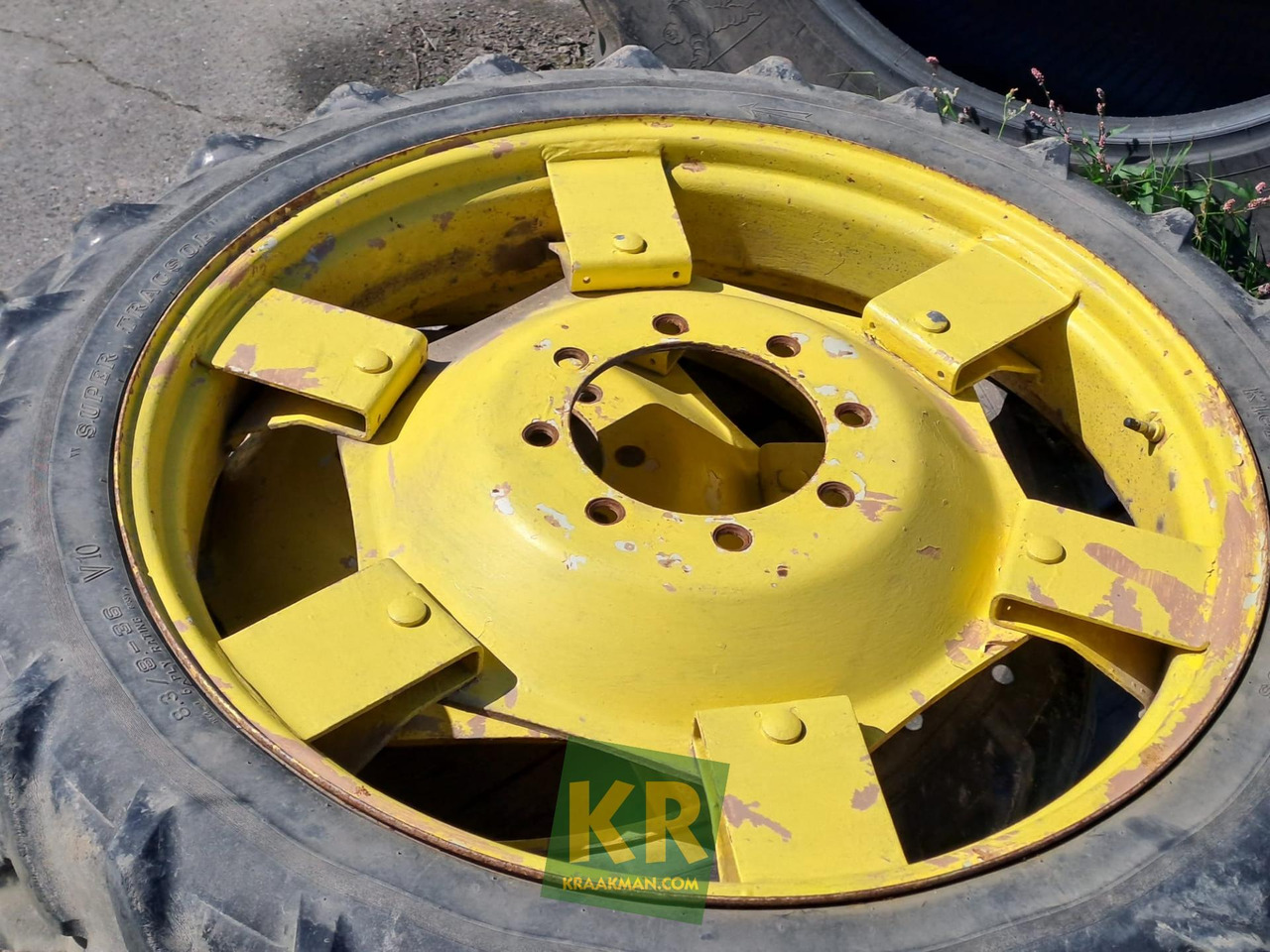 8.3/8R36 (x2) John Deere - عجلات - آلات زراعية: صورة 1 8.3/8R36 (x2) John Deere - عجلات - آلات زراعية: صورة 1