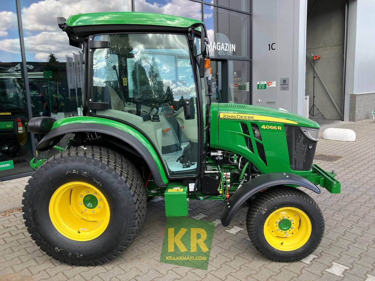 جرار صغير للبيع  John Deere 4066R: صورة 13