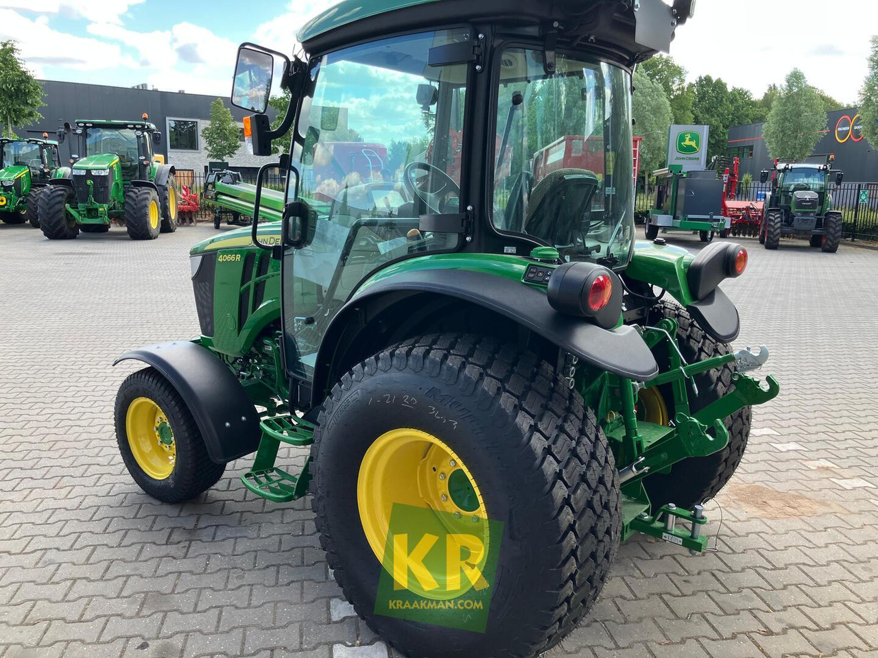 جرار صغير للبيع  John Deere 4066R: صورة 14