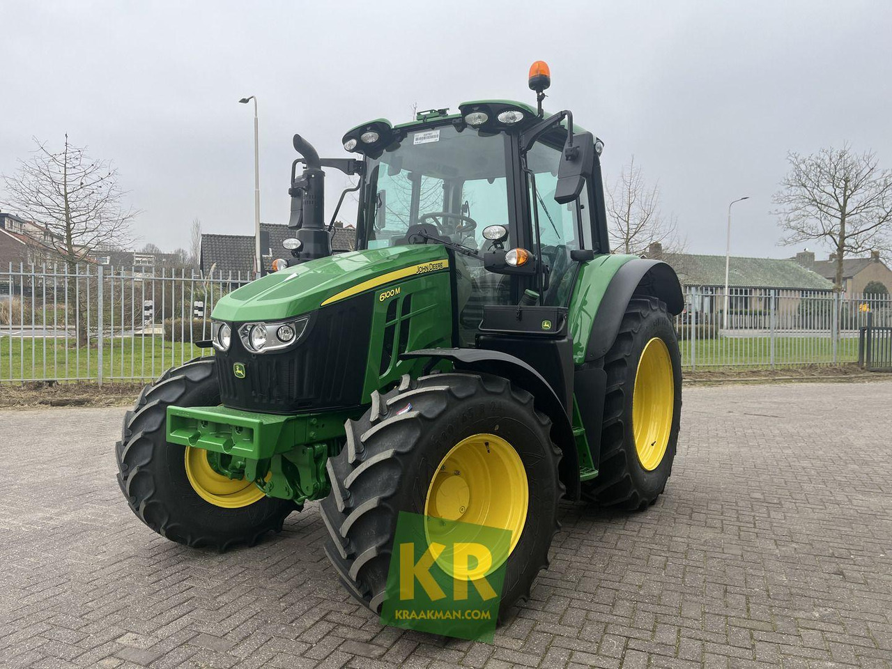 John Deere 6100M - جرار: صورة 2 John Deere 6100M - جرار: صورة 2