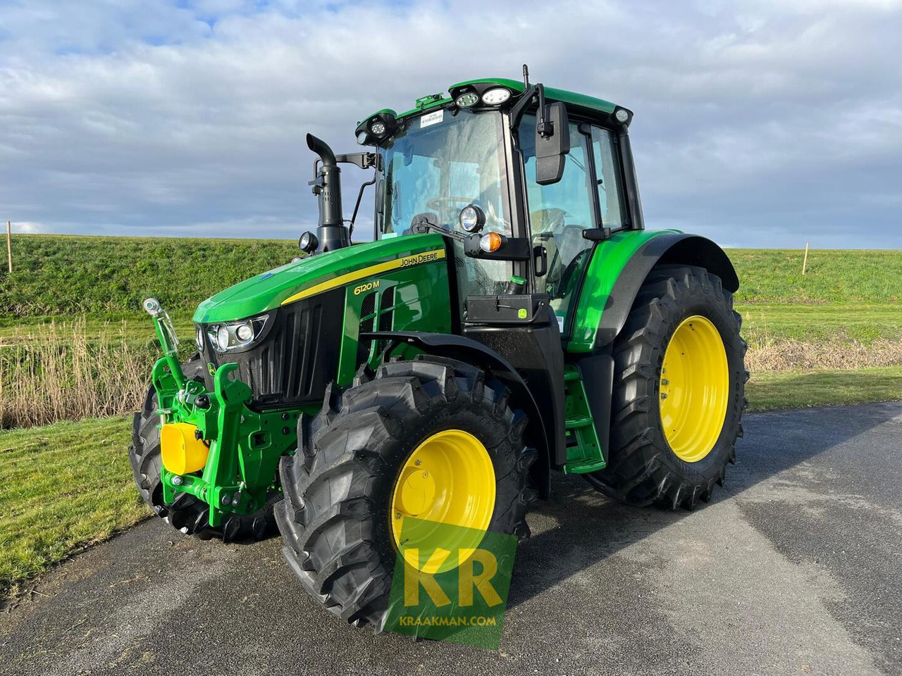 John Deere 6120M - جرار: صورة 1 John Deere 6120M - جرار: صورة 1