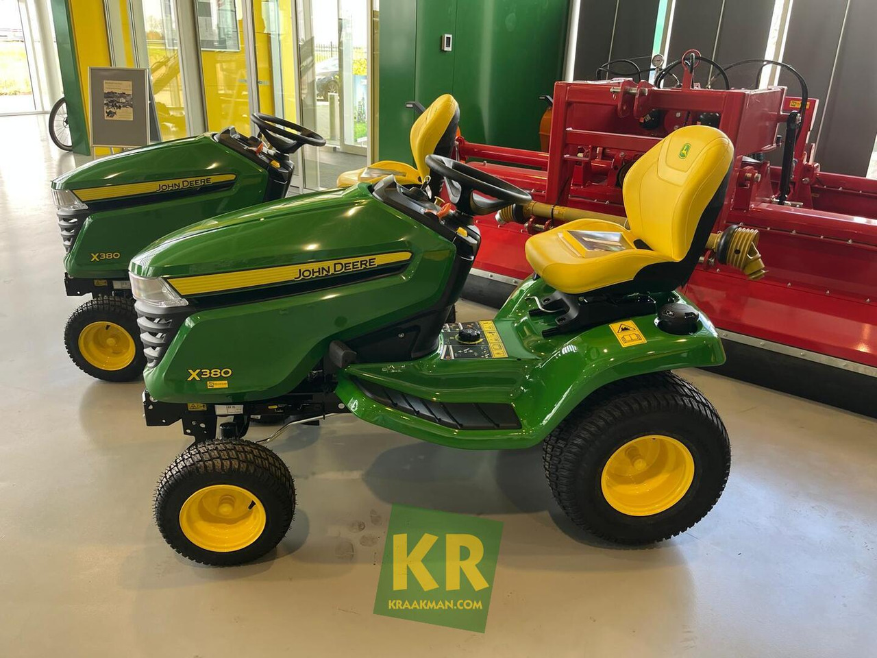 John Deere X380 - جزازة عشب الحدائق: صورة 4 John Deere X380 - جزازة عشب الحدائق: صورة 4