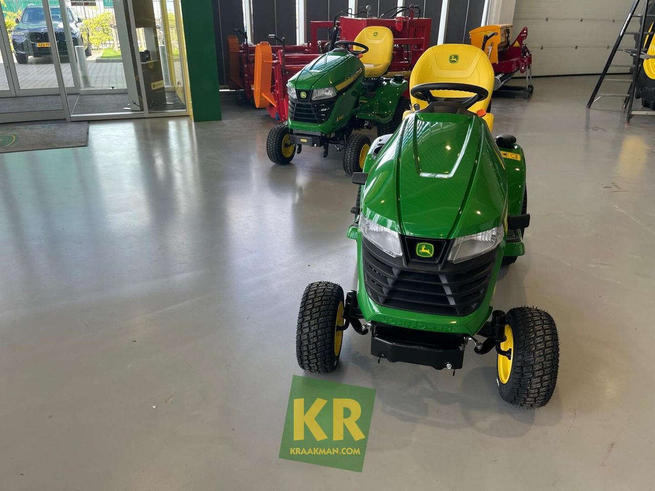 X380 John Deere - جزازة عشب الحدائق: صورة 3 X380 John Deere - جزازة عشب الحدائق: صورة 3