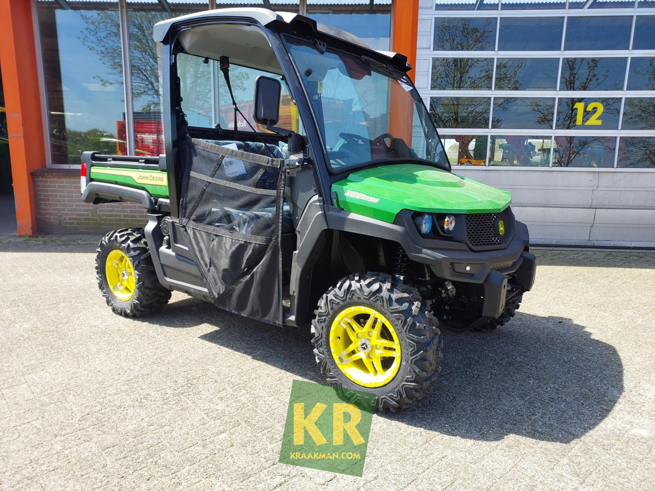 XUV835M John Deere - عربة جميع التضاريس/ رباعية العجلات: صورة 1 XUV835M John Deere - عربة جميع التضاريس/ رباعية العجلات: صورة 1