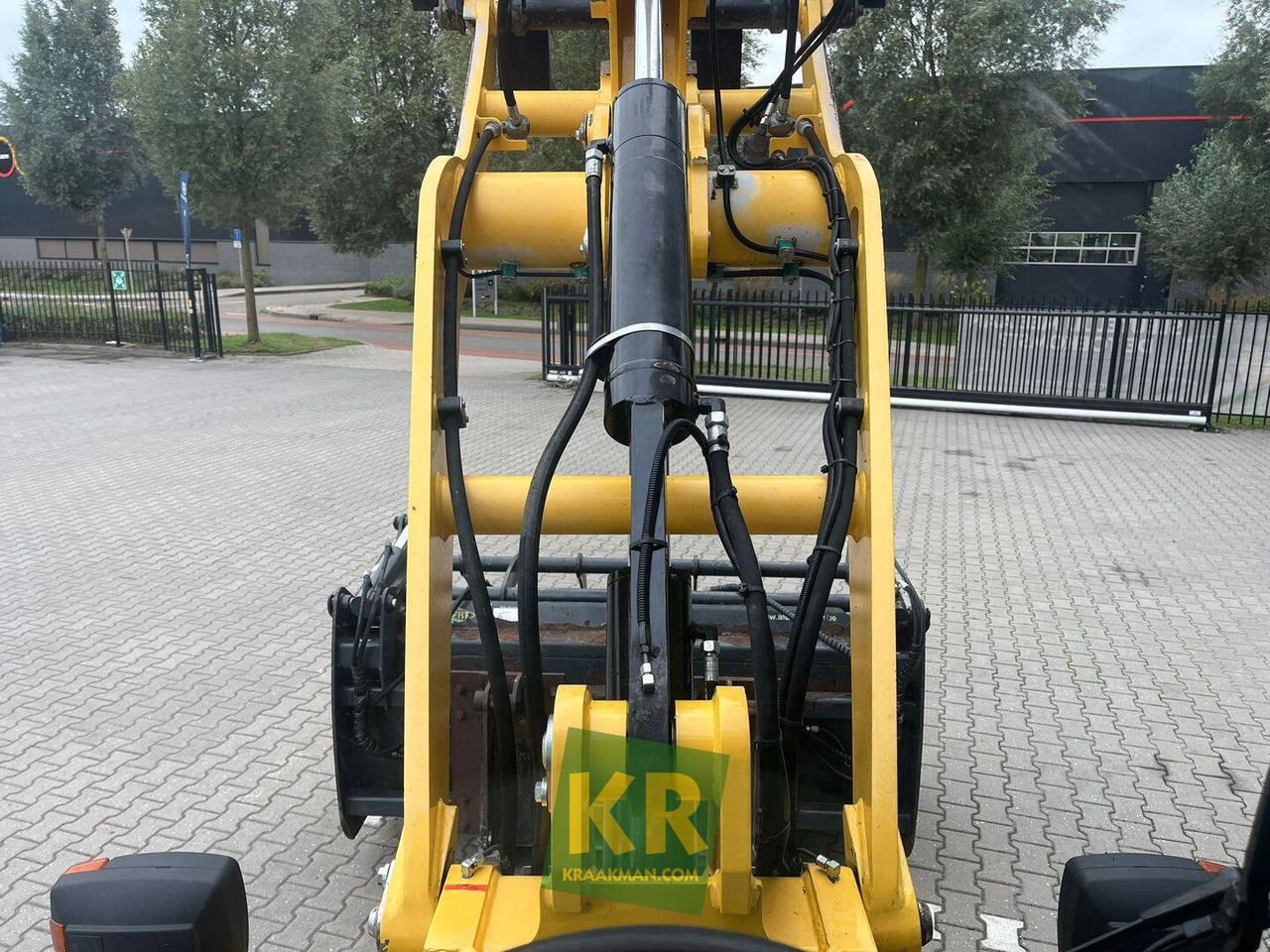 Yanmar V100 shovel - اللودر بعجل: صورة 5 Yanmar V100 shovel - اللودر بعجل: صورة 5