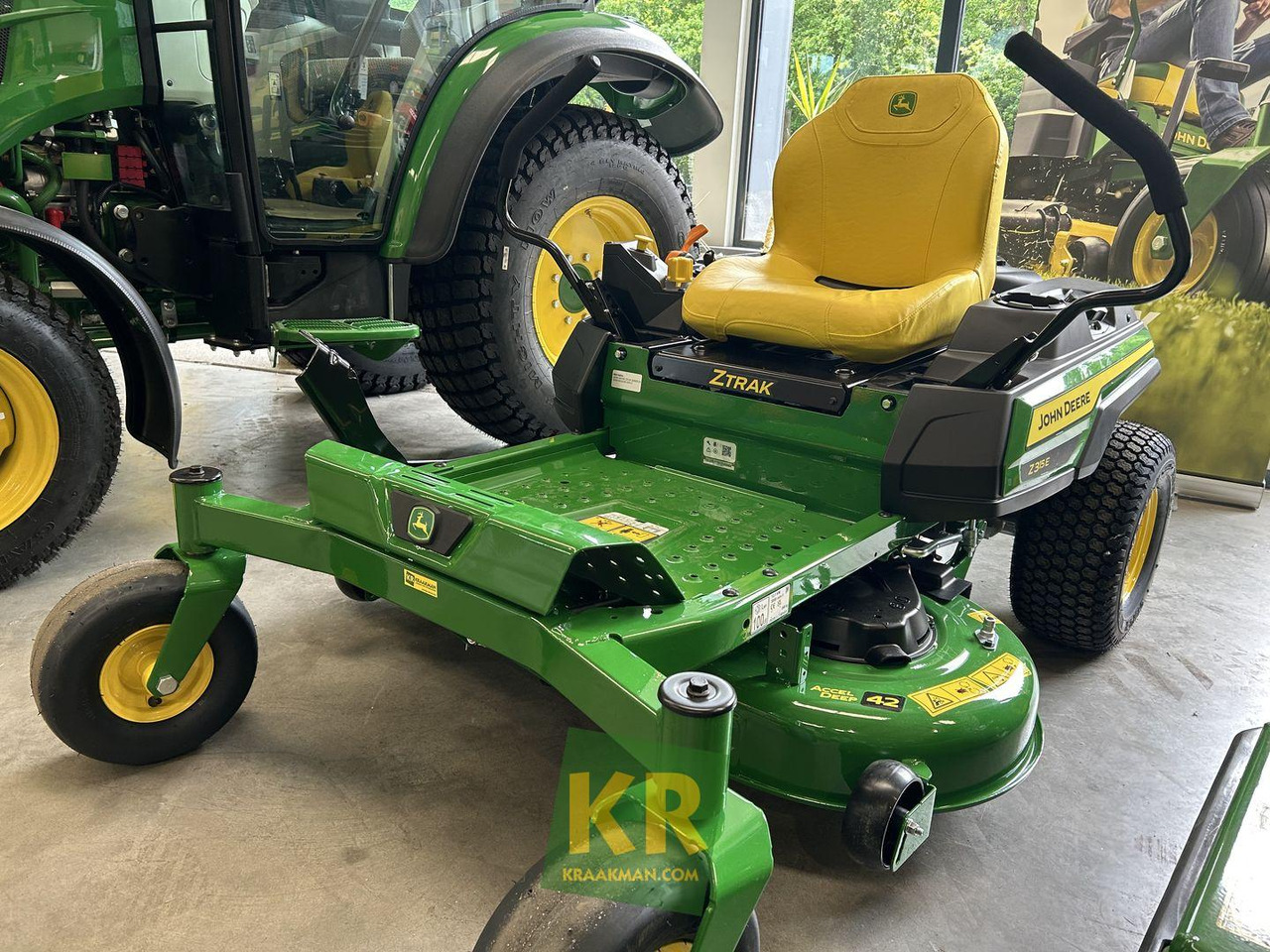 Z315E Zeroturn maaier John Deere - جزازة عشب الحدائق: صورة 2 Z315E Zeroturn maaier John Deere - جزازة عشب الحدائق: صورة 2