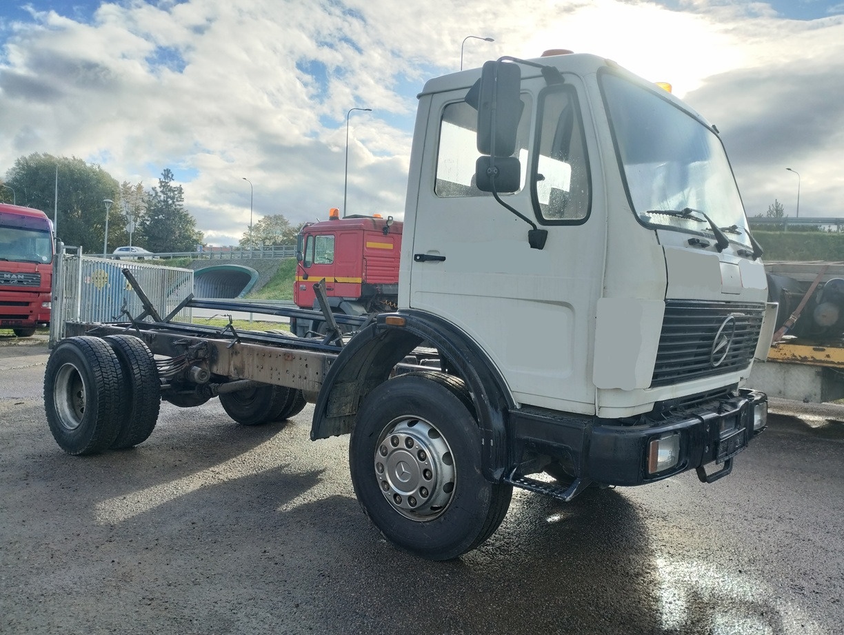 MERCEDES-BENZ 1620 - شاحنة بهيكل معدني للمقصورة: صورة 2 MERCEDES-BENZ 1620 - شاحنة بهيكل معدني للمقصورة: صورة 2