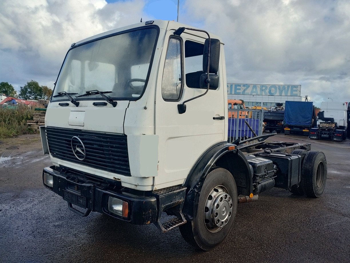 MERCEDES-BENZ 1620 - شاحنة بهيكل معدني للمقصورة: صورة 1 MERCEDES-BENZ 1620 - شاحنة بهيكل معدني للمقصورة: صورة 1