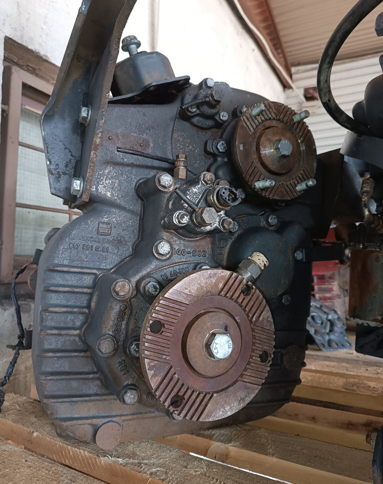 MERCEDES-BENZ SKRZYNIA ROZDZIELCZA REDUKTOR ATEGO 4x4 VG900 1328 1325 1329 - نقل الحركة: صورة 1 MERCEDES-BENZ SKRZYNIA ROZDZIELCZA REDUKTOR ATEGO 4x4 VG900 1328 1325 1329 - نقل الحركة: صورة 1