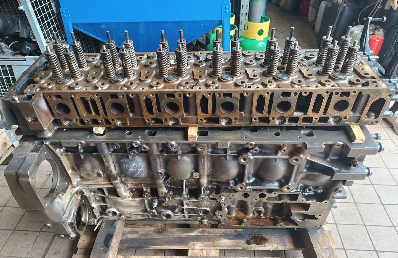 Mercedes Actros MP4 MP5 OM471 471 926 ENGINE HEAD - المحرك و قطع الغيار: صورة 4 Mercedes Actros MP4 MP5 OM471 471 926 ENGINE HEAD - المحرك و قطع الغيار: صورة 4