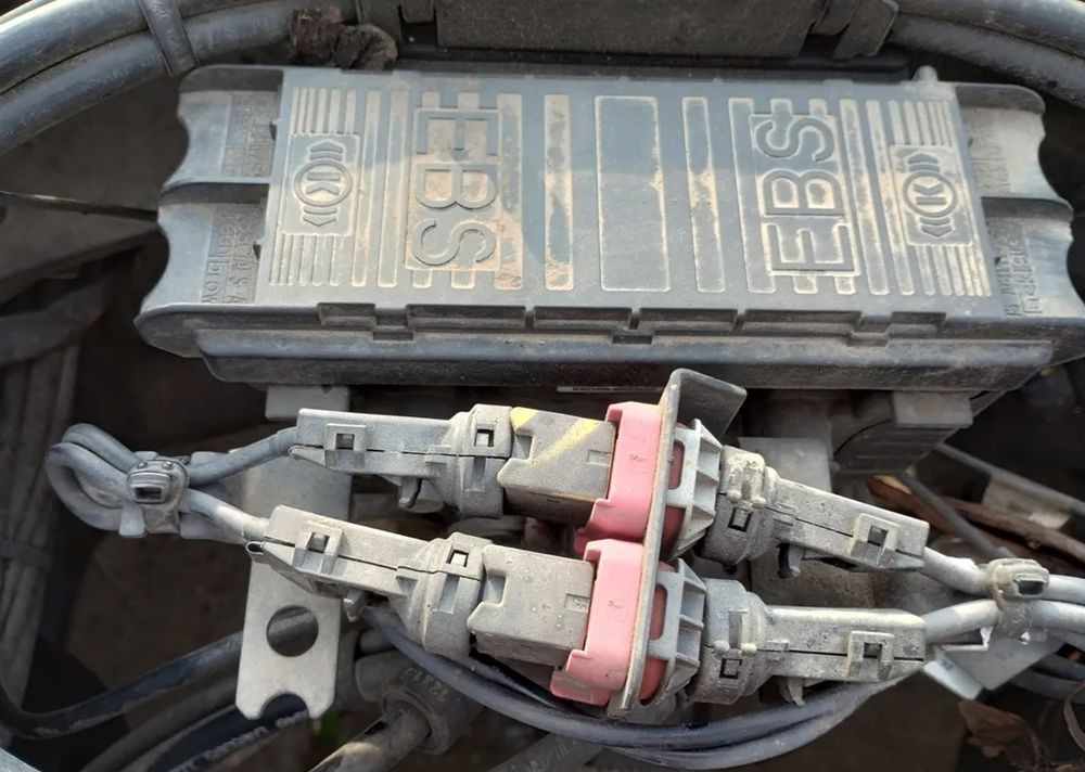 Zawór EBS Modulator Knorr VOLVO FH 2023 22225552 - النظام الكهربائي - شاحنة: صورة 1 Zawór EBS Modulator Knorr VOLVO FH 2023 22225552 - النظام الكهربائي - شاحنة: صورة 1