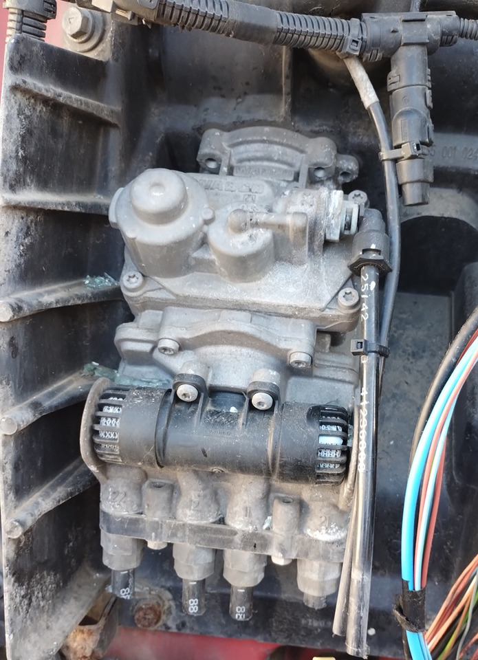 Zawór Hamulca Głównego IVECO STRALIS HI-WAY E6 4462300192 4800200120 - صمام الفرامل: صورة 1 Zawór Hamulca Głównego IVECO STRALIS HI-WAY E6 4462300192 4800200120 - صمام الفرامل: صورة 1