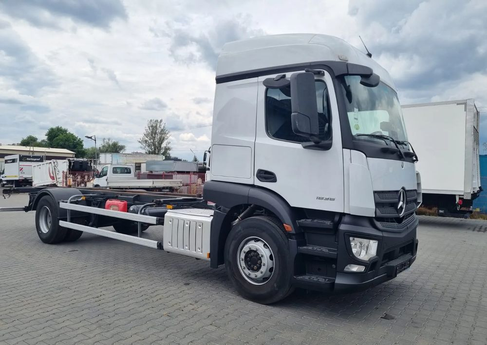 Mercedes-Benz Actros 1836 - شاحنة ذات ستائر جانبية: صورة 2 Mercedes-Benz Actros 1836 - شاحنة ذات ستائر جانبية: صورة 2