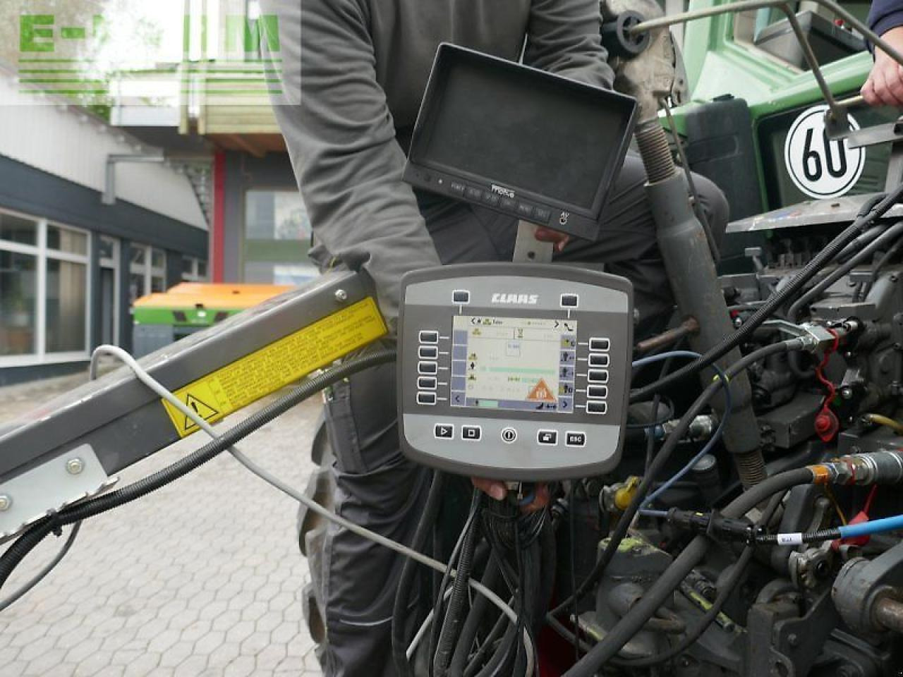 آلة بالات مربعة CLAAS quadrant 5300 fc t: صورة 6