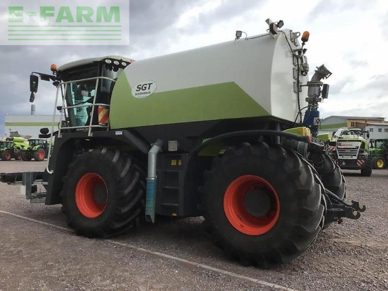 رشاش دفع ذاتي CLAAS xerion 3800 saddle trac: صورة 6 رشاش دفع ذاتي CLAAS xerion 3800 saddle trac: صورة 6