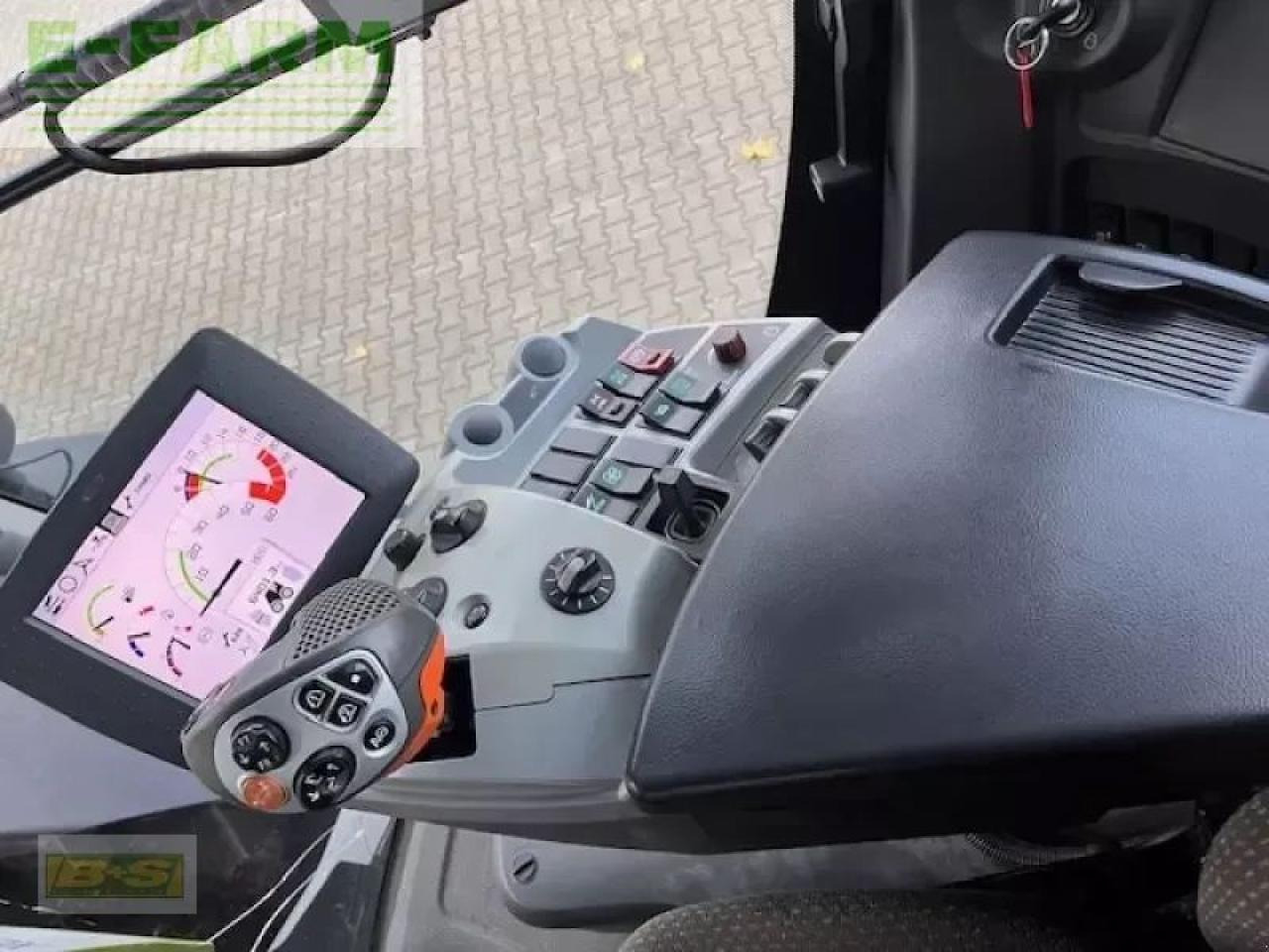 CLAAS xerion 4000 trac vc TRAC VC - جرار: صورة 5 CLAAS xerion 4000 trac vc TRAC VC - جرار: صورة 5