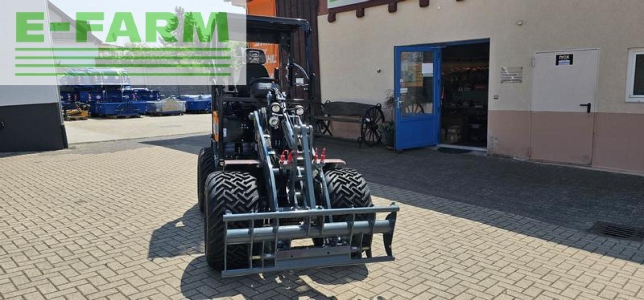 Giant g 2500 x-tra hd y, kompaktradlader mit euro-aufnahme, 2,4 t, niedriges hubgerüst - اللودر بعجل: صورة 4 Giant g 2500 x-tra hd y, kompaktradlader mit euro-aufnahme, 2,4 t, niedriges hubgerüst - اللودر بعجل: صورة 4