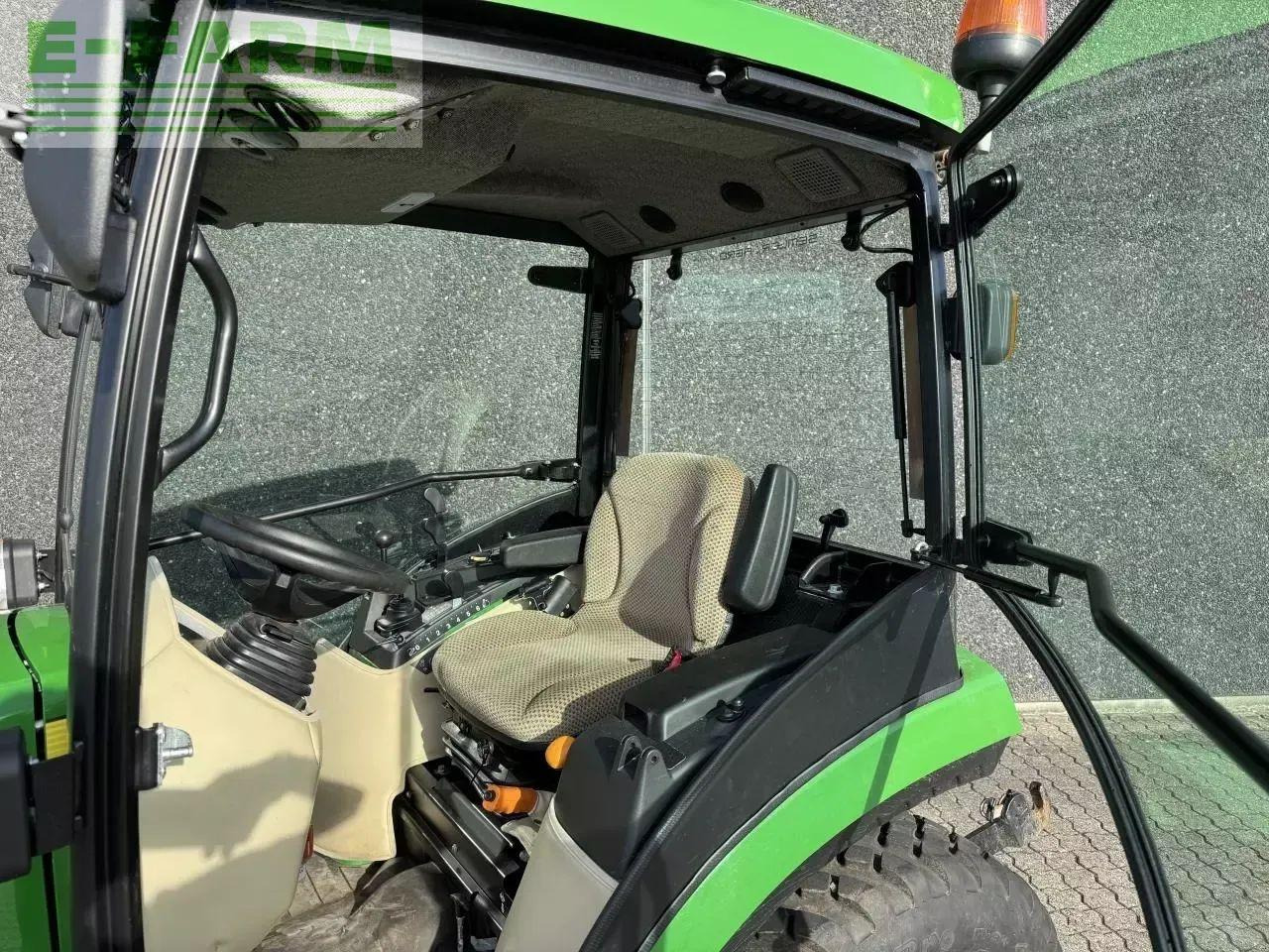 John Deere 2038r - جرار: صورة 2 John Deere 2038r - جرار: صورة 2