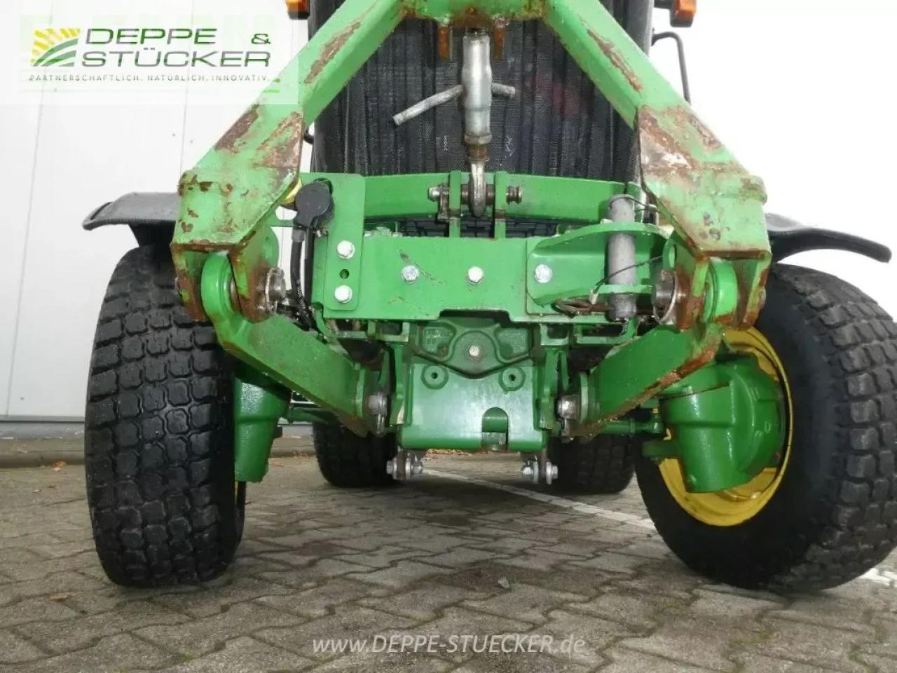 جرار John Deere 3046r: صورة 7