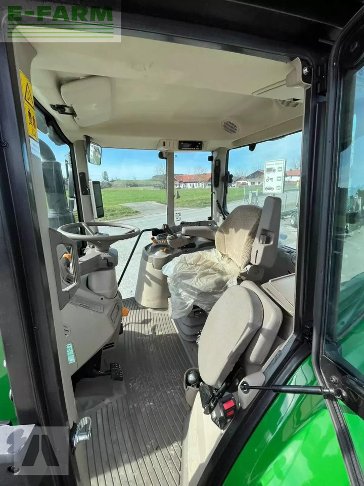 جرار John Deere 6100m: صورة 16