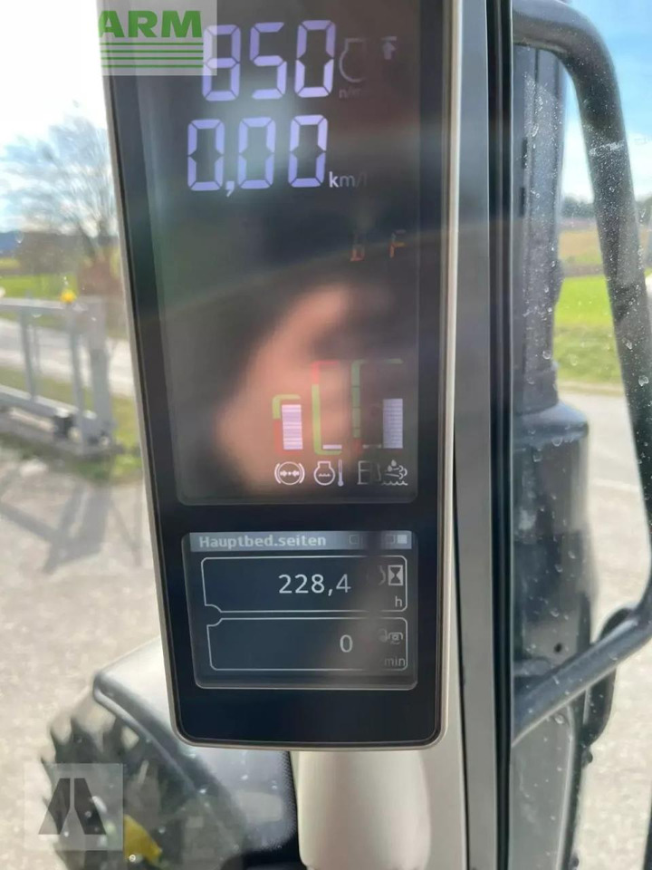 جرار John Deere 6100m: صورة 13