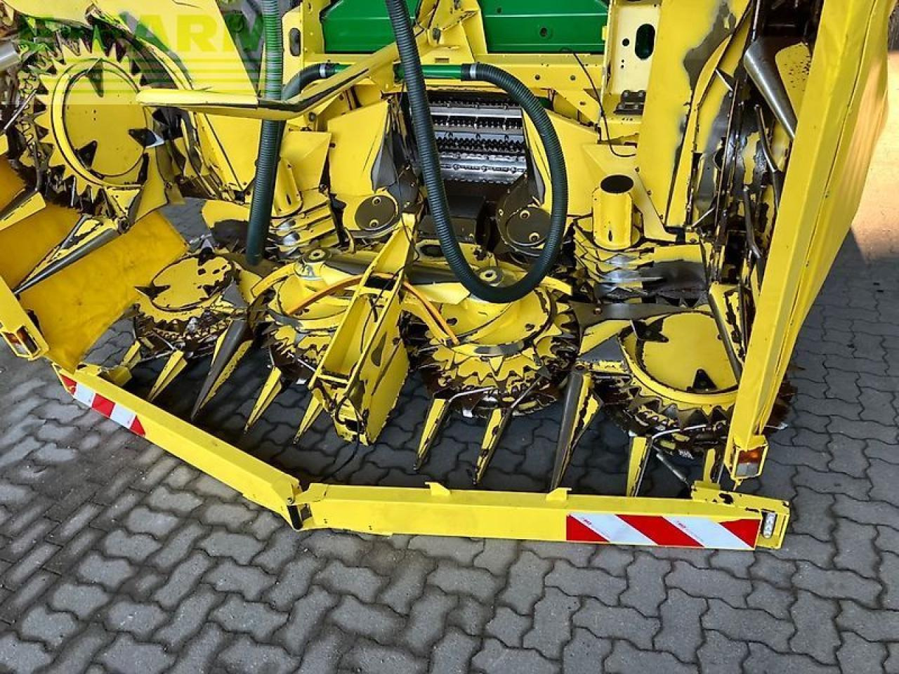 حصادة الأعلاف John Deere 8300i: صورة 14