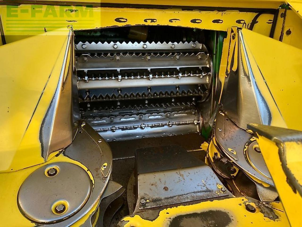 حصادة الأعلاف John Deere 8300i: صورة 11