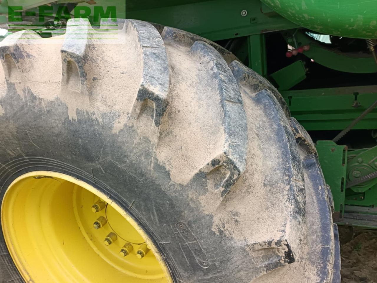 حصادة John Deere T660: صورة 16