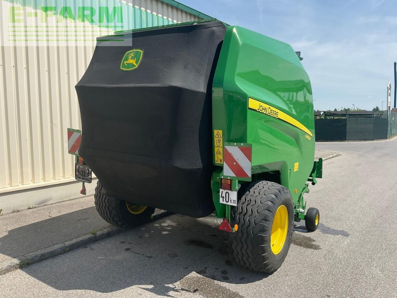 آلة بالات مربعة John Deere V451R: صورة 6