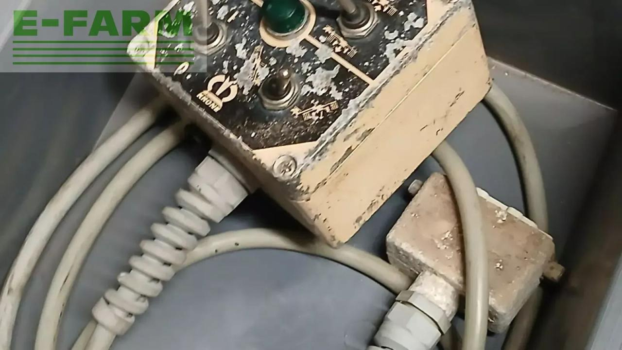 نشارة الدريس/ شوكة جرف Krone swadro 1400 plus: صورة 7 نشارة الدريس/ شوكة جرف Krone swadro 1400 plus: صورة 7